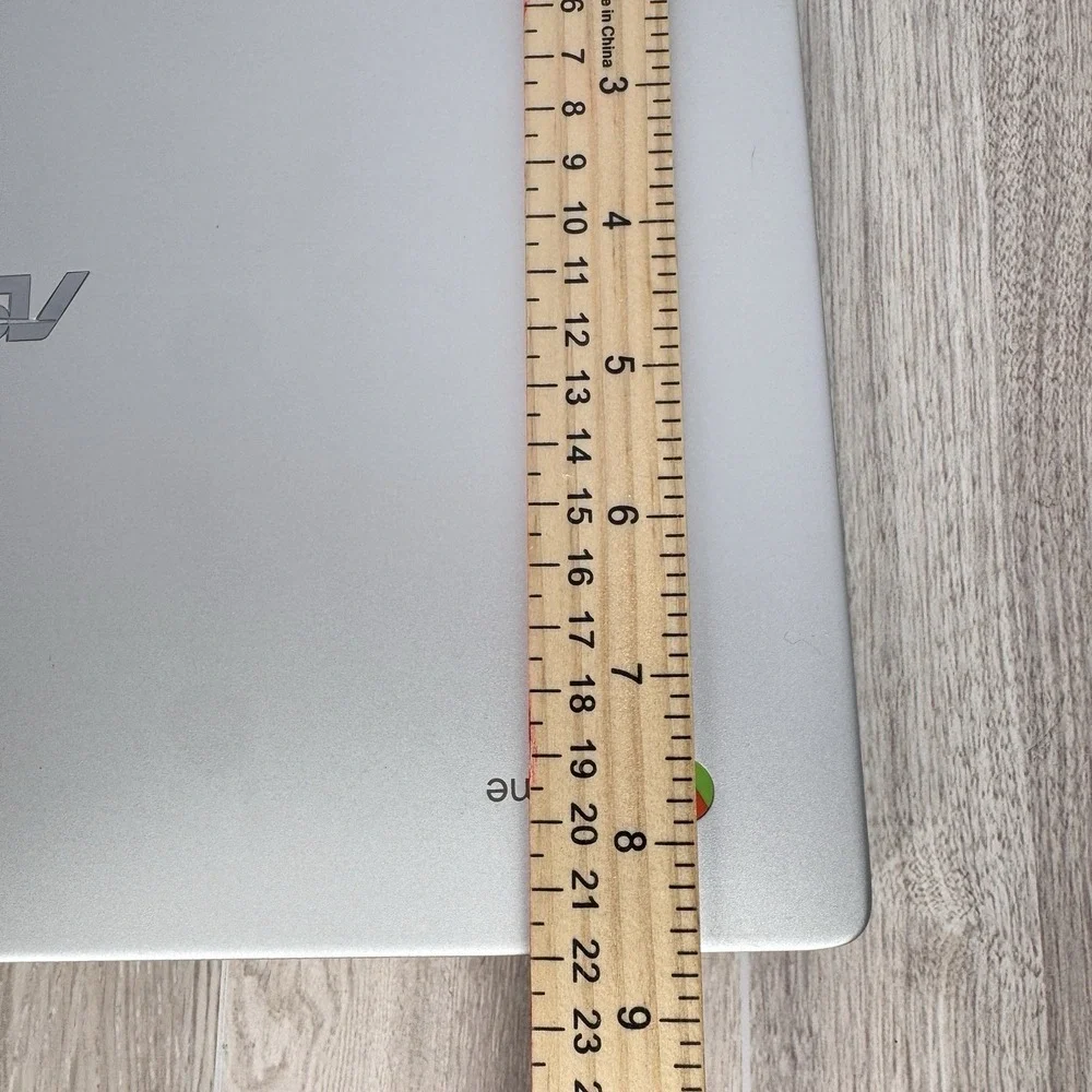 ASUS Chromebook C423NA 14‎ Laptop Silver 4GB RAM 32GB SSD WiFi Ready